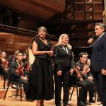 La esposa de Gustavo Petro sostuvo un «diálogo ameno» con Cilia Flores en Caracas (+concierto de la orquesta venezolana)